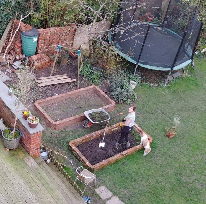 DIY raised beds from reclaimed bricks