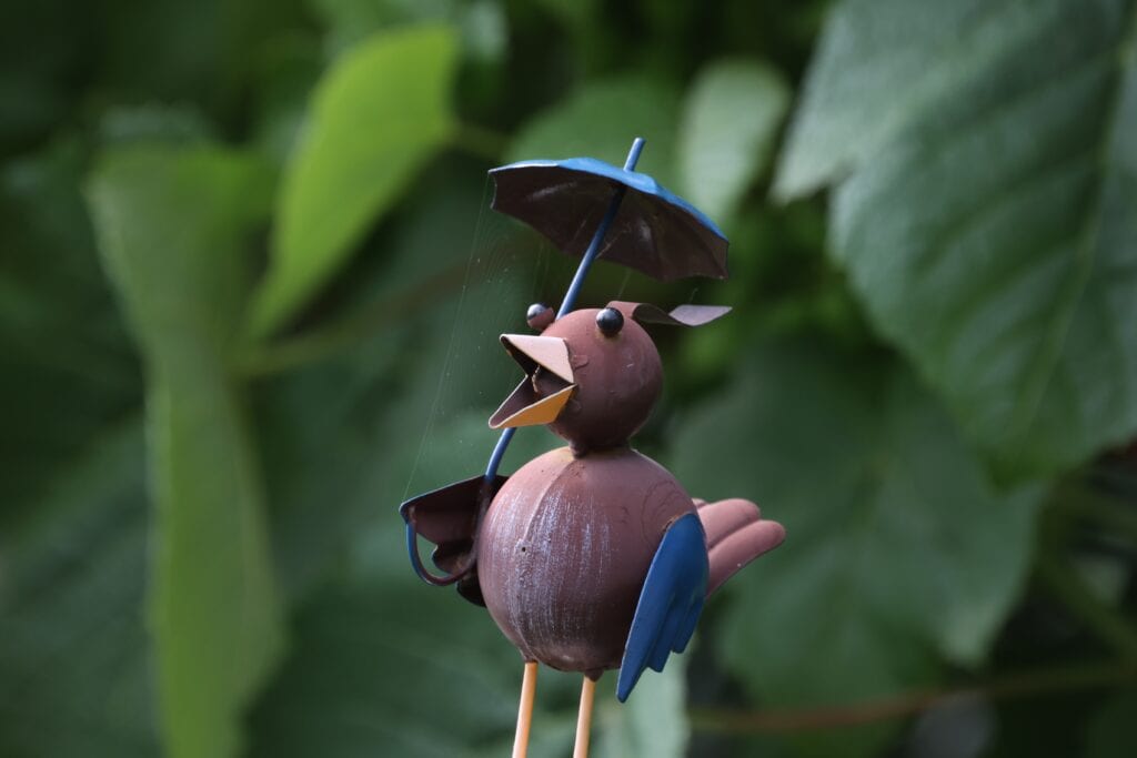 Metallic bird garden structure