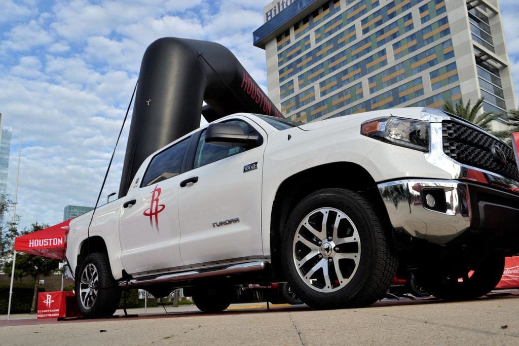 white toyota tundra