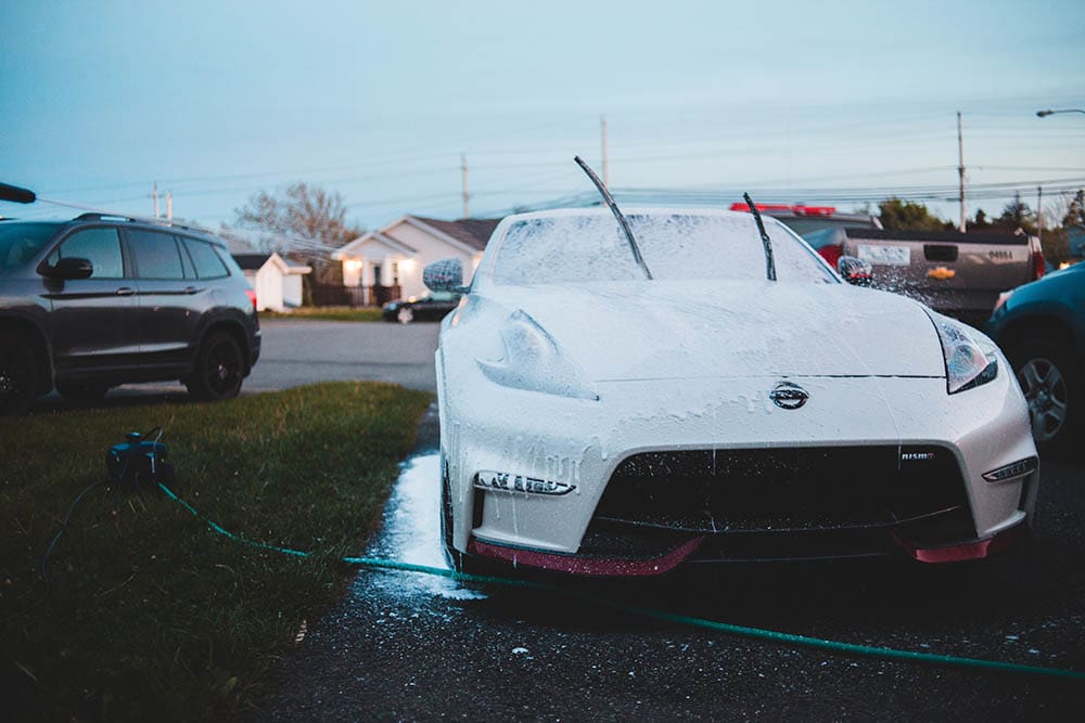 Cleaning windshield wiper_ErikMclean_Unsplash
