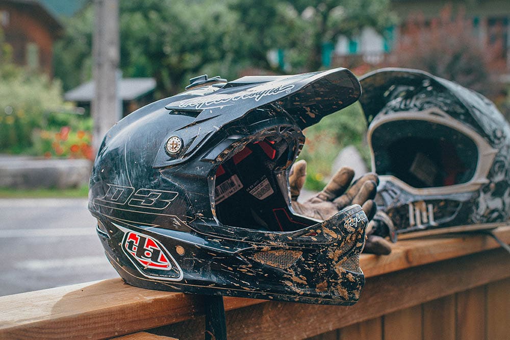 Off road helmet_Egor Myznik_Unsplash