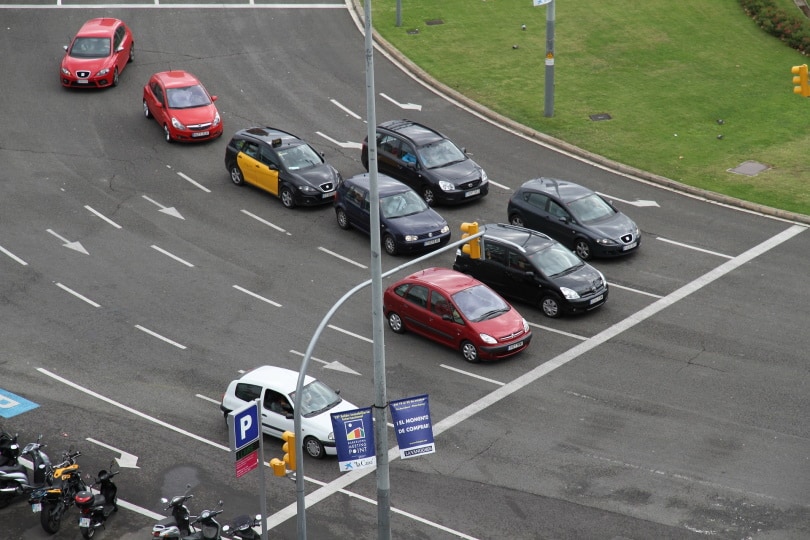 cars in roundabout road