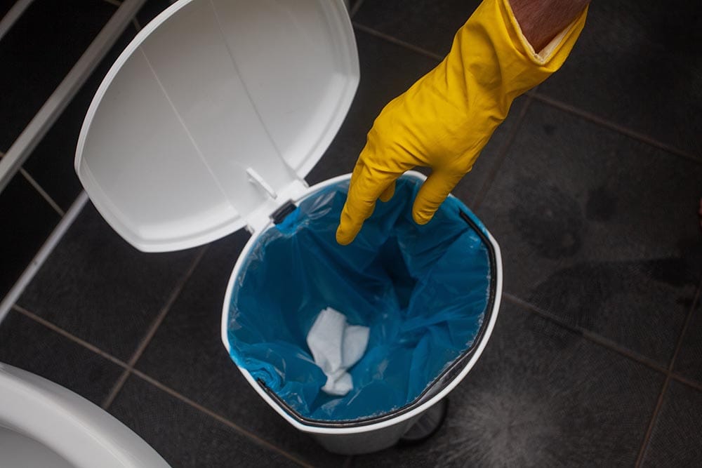 cleaning bathroom trash can
