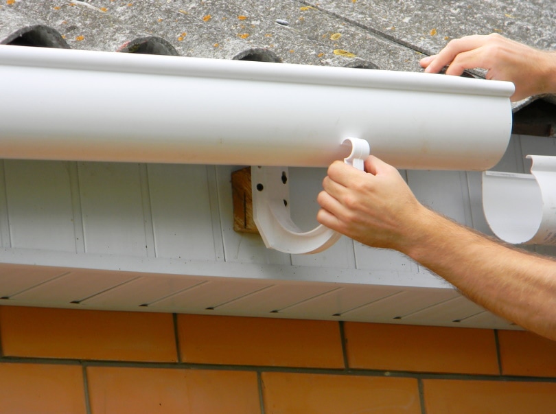 installing plastic roof gutter