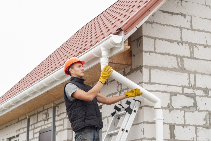 man installing gutter