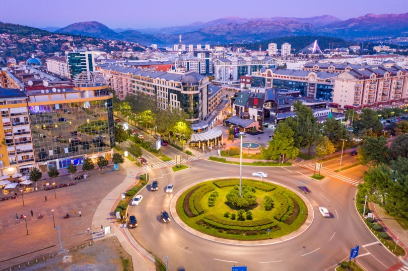 traffic in roundabout
