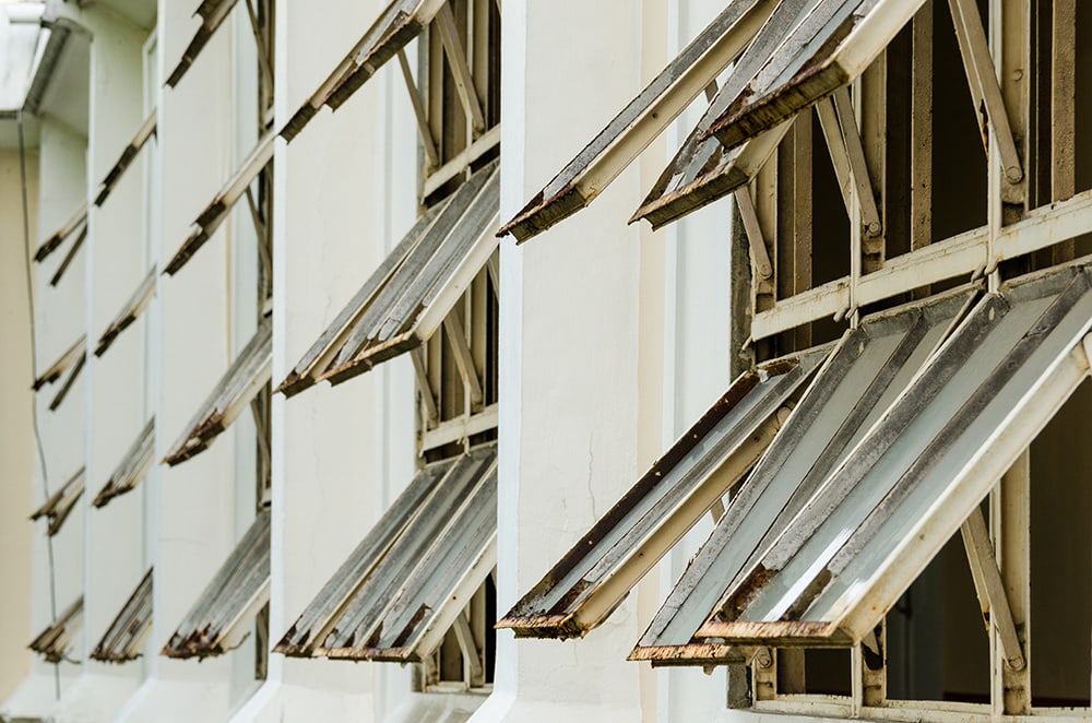 Hopper Window_at.rma_Shutterstock