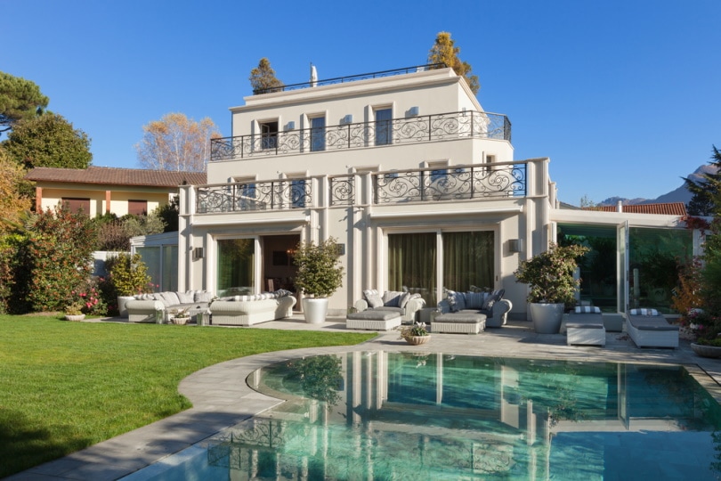 Luxury house with pool