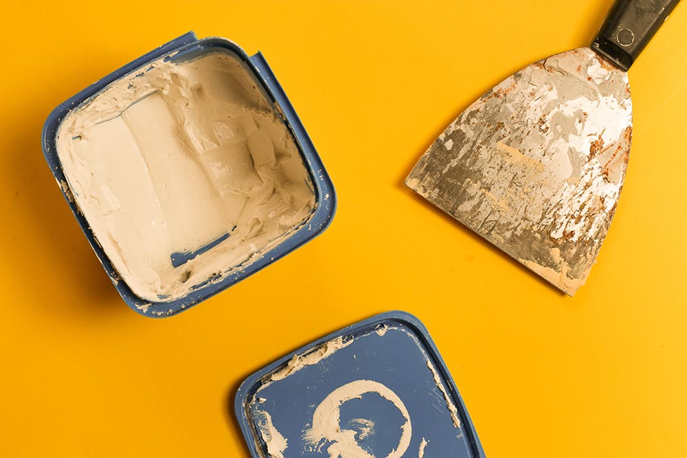 a tub of wood filler