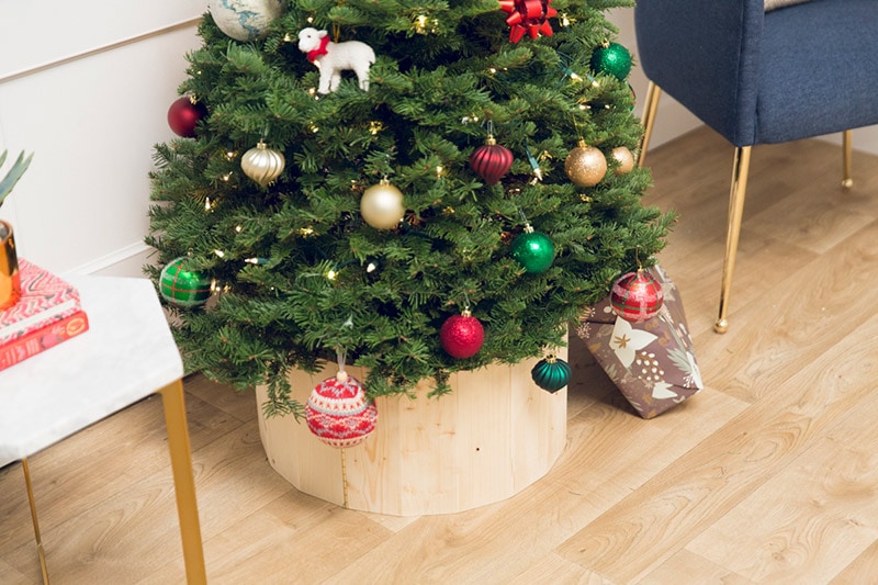 diy christmas tree collar