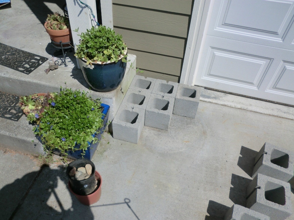 Cinder Block Planter- thrifty fun