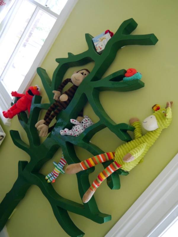 DIY tree bookshelf