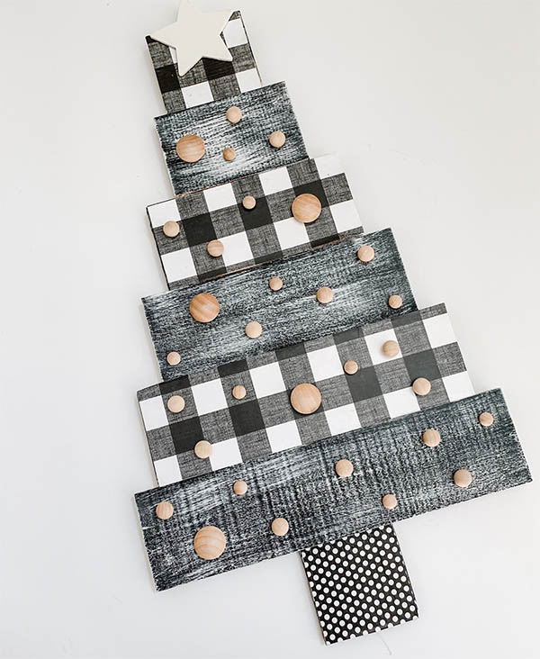 Easy DIY Pallet Tree