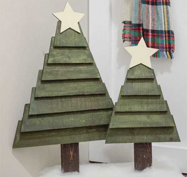 Easy Pallet Christmas Tree