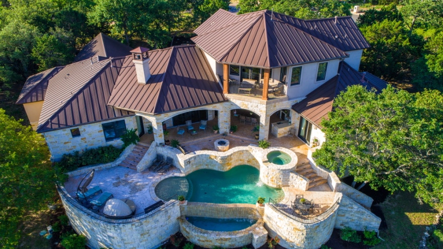 Luxury house with pool