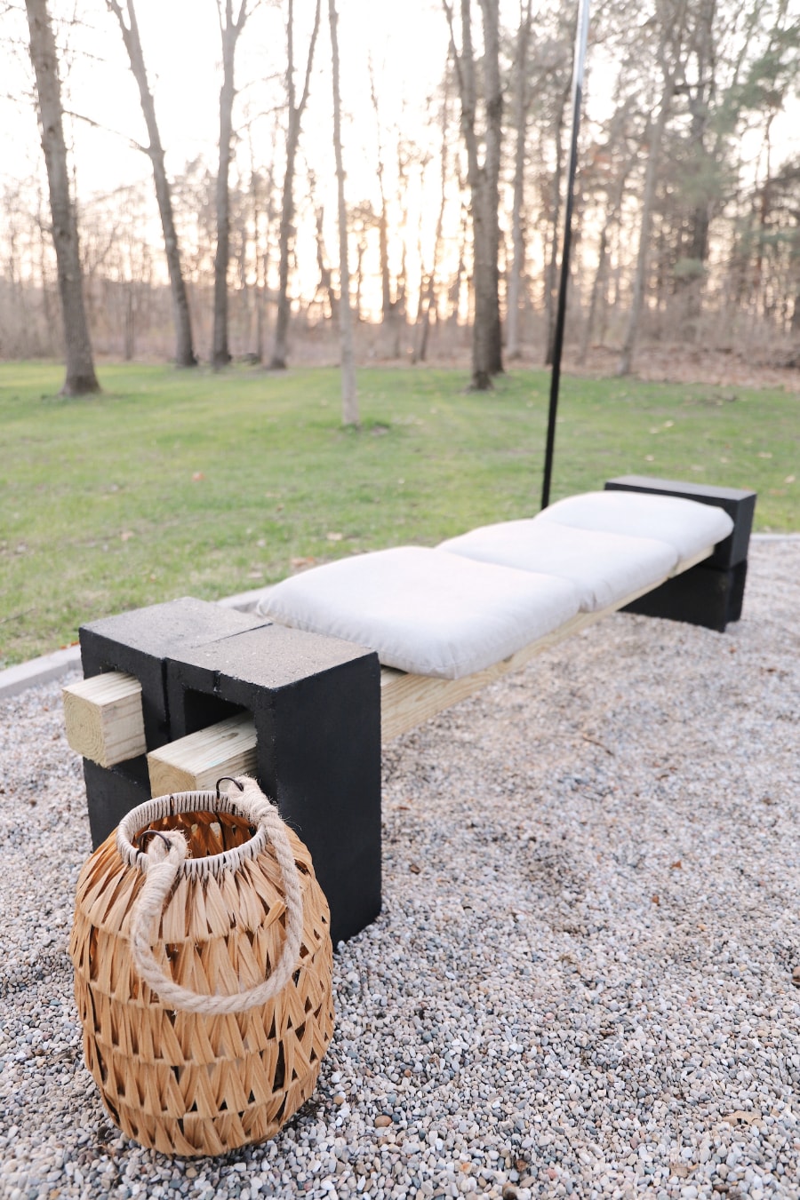 Simple Cinder Block Bench- the happy home project