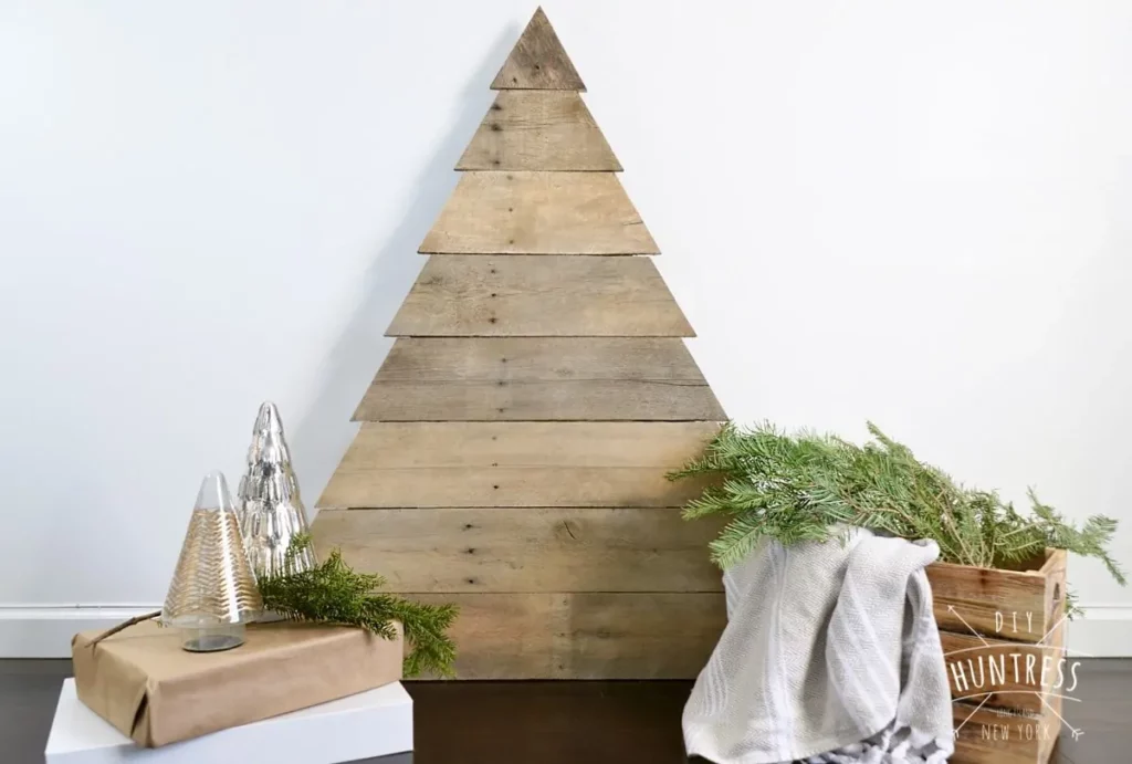 DIY Pallet Wood Christmas Tree
