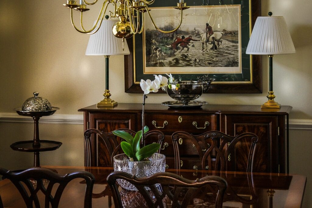 Dining room with mahogany furniture