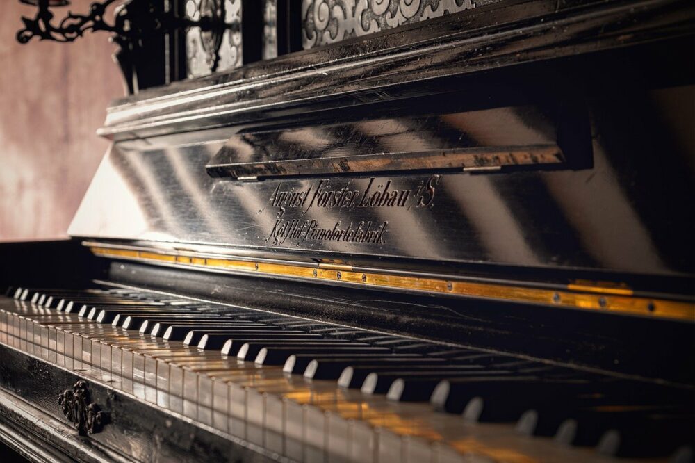 Old piano