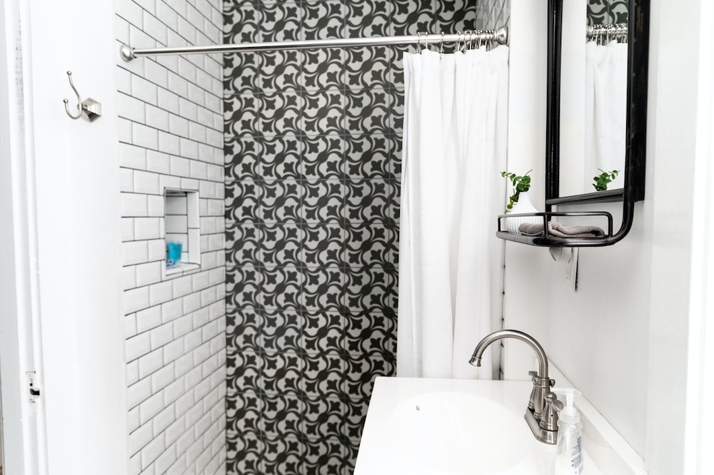 Shower with liner