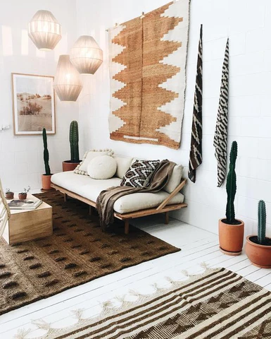 Spanish-inspired Entry- quadro style