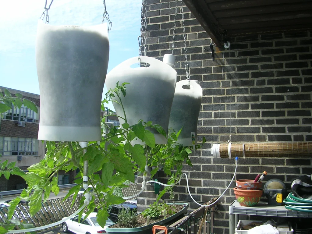 Upsidedown Hanging self-watering planter