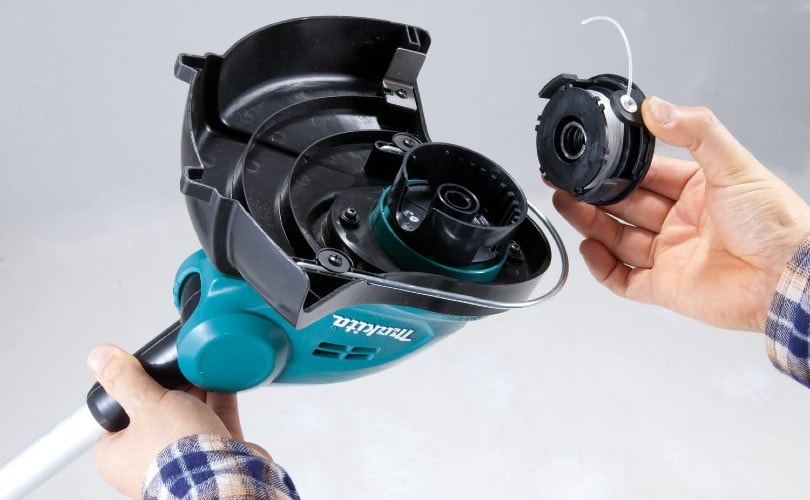 the inside of Makita XRU02Z 18V LXT Lithium-Ion Cordless String Trimmer