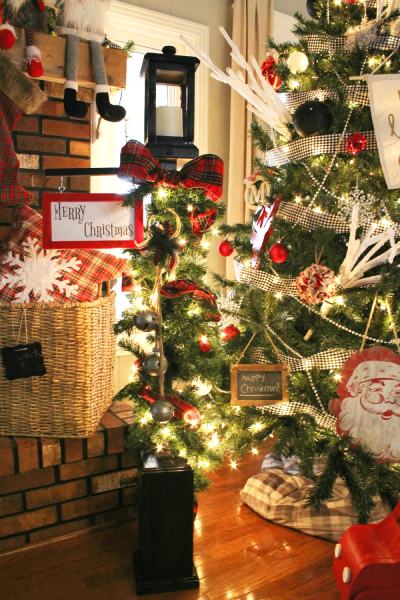 DIY CHRISTMAS LANTERN POST