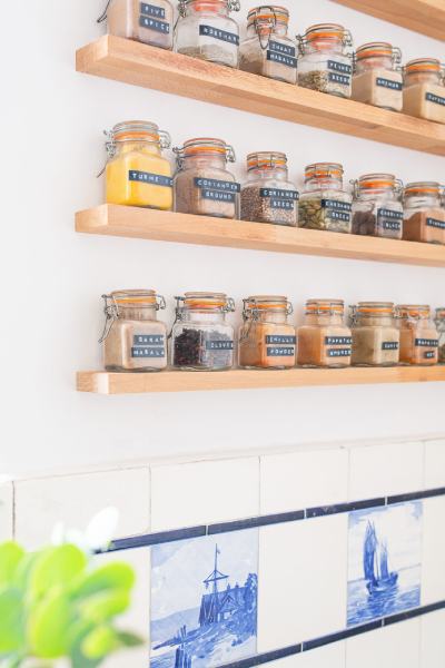 DIY FLOATING SPICE RACK