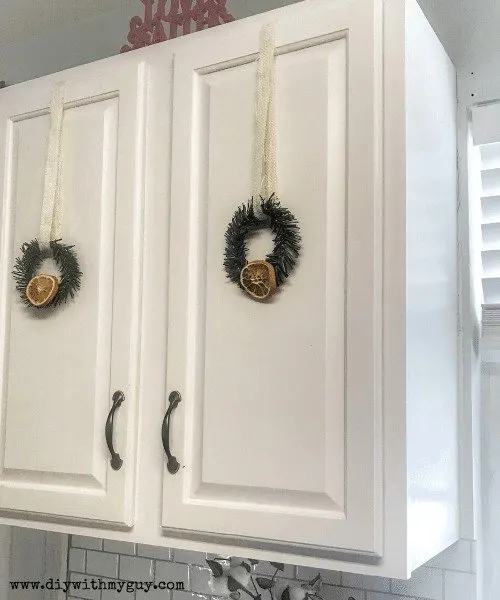 DIY Mini Wreaths for Kitchen Cabinets For Christmas