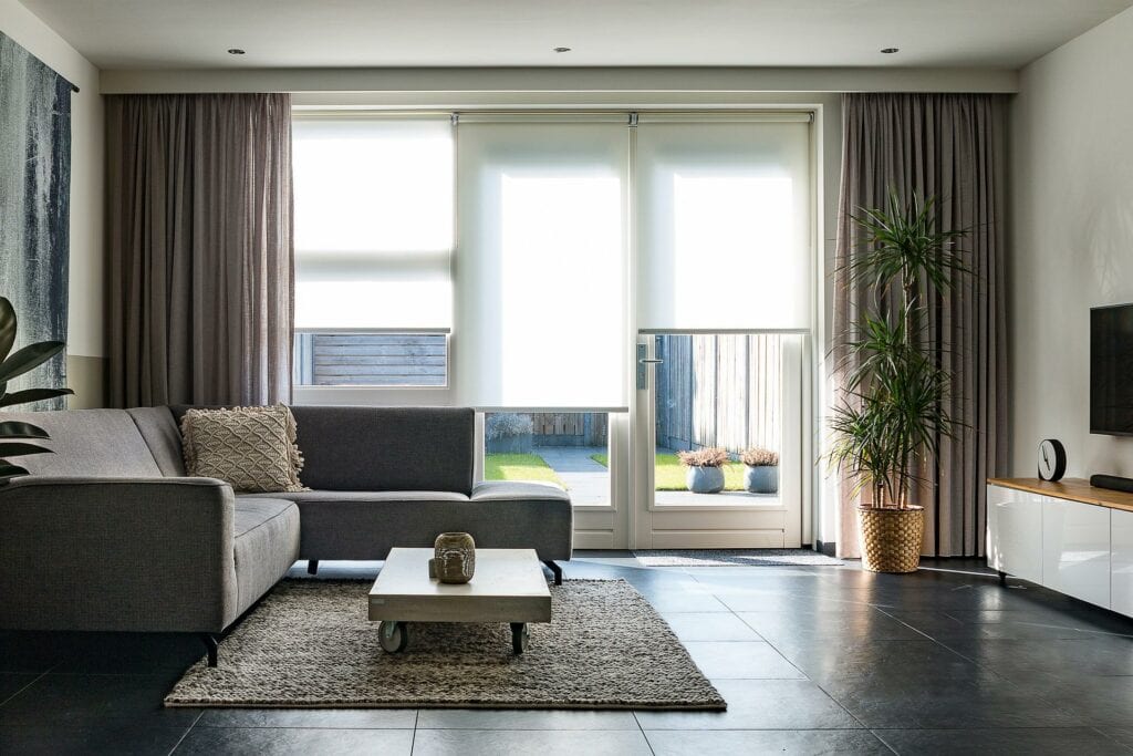 Furniture, curtain, couch and blinds_Femke_Pax_Pixabay