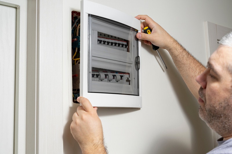 High-Amp Circuit Breaker