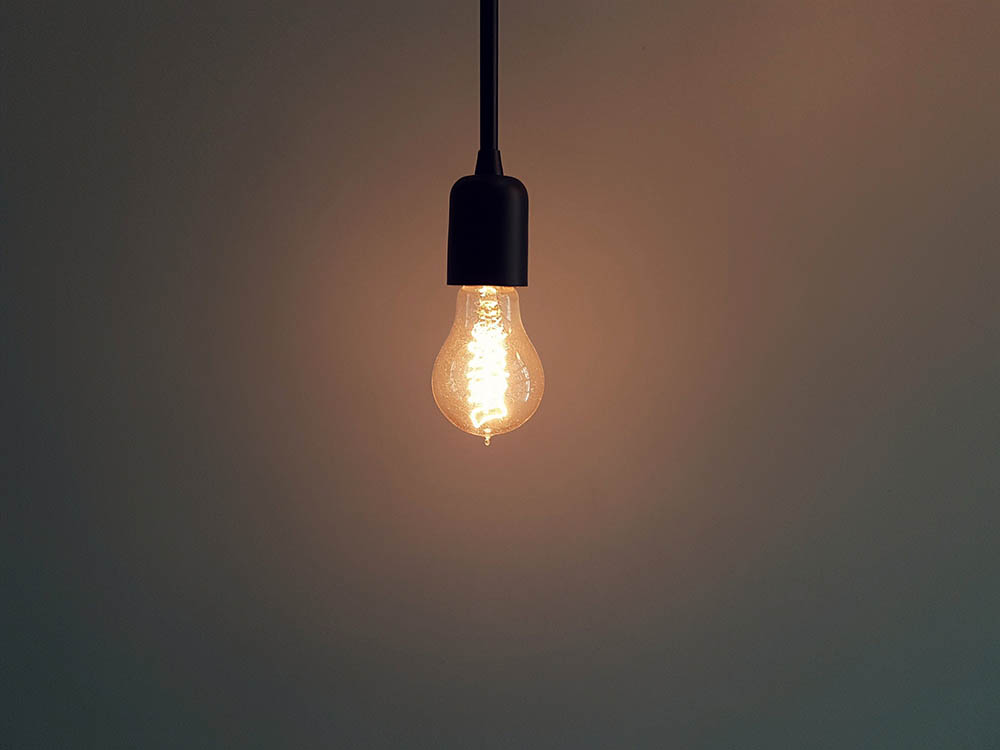 Incandescent light bulb