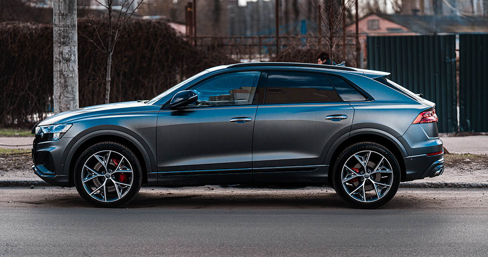 black audi rs q8