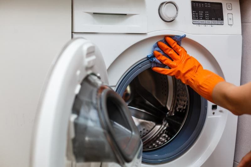 cleaning the washing machine