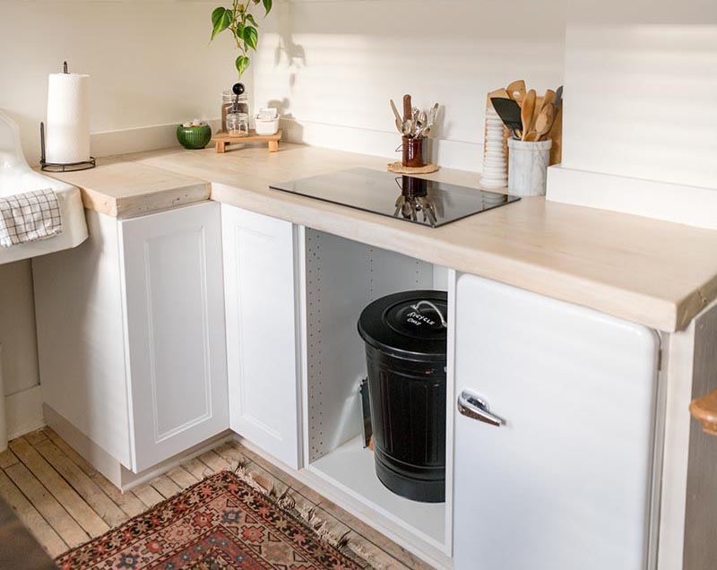 corner kitchen cabinet