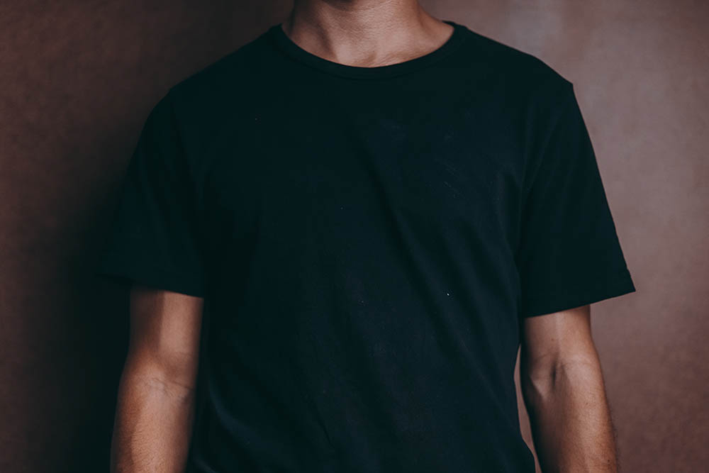 man wearing black shirt