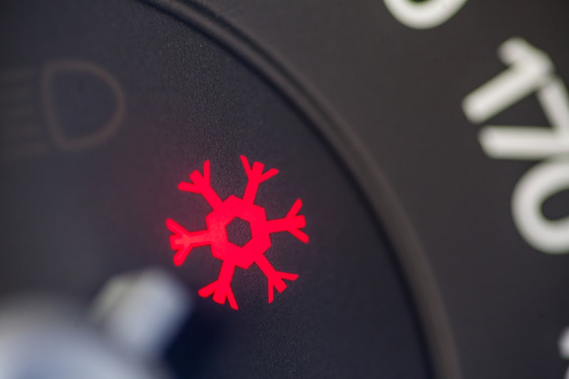 snow warning light