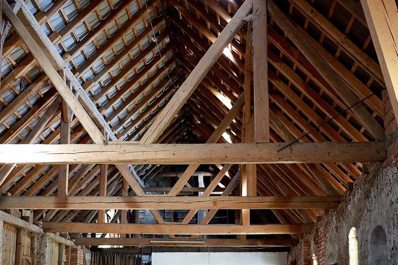 wooden roof truss