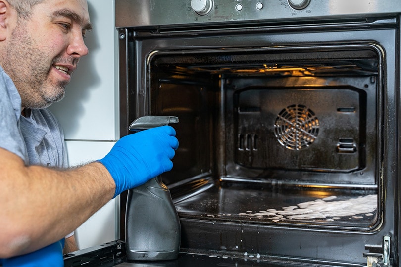 Cleaning Oven with spray cleaner