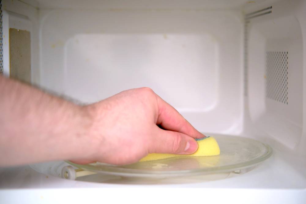 Cleaning inside the oven