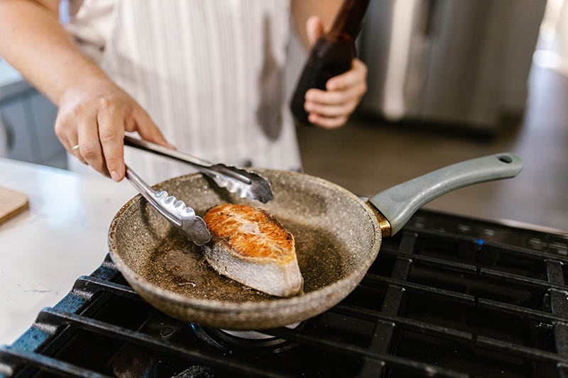 Cooking Salmon on a ceramic frying pan