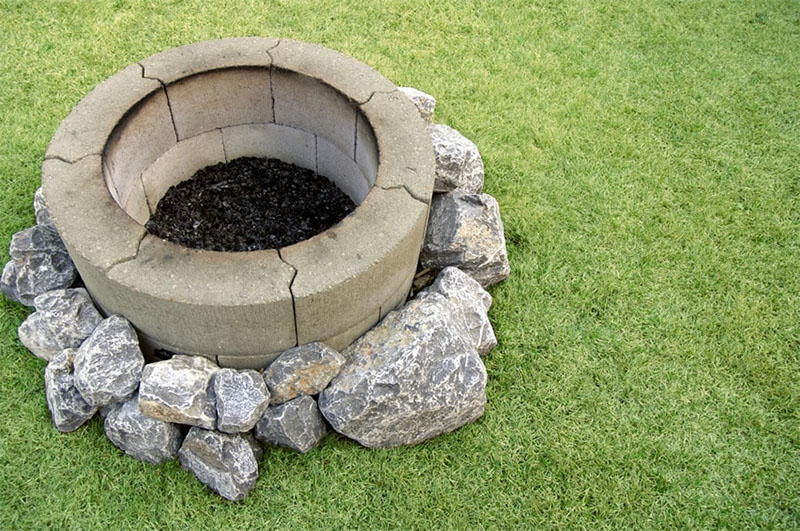 DIY Cinder Block Fire Pit by Designing Idea