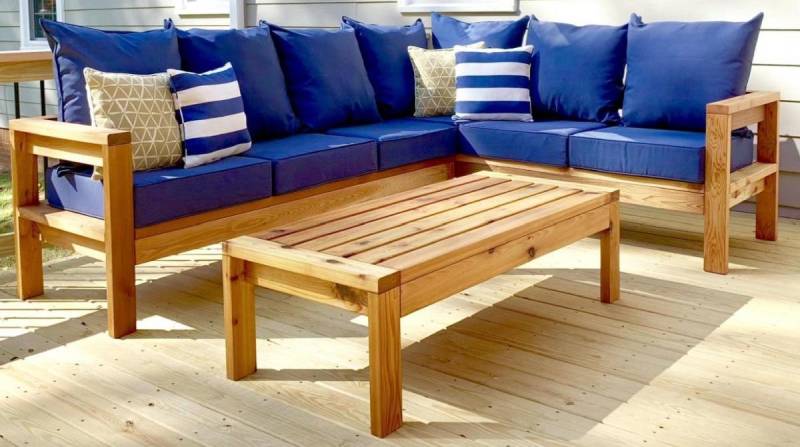 DIY 2x4 outdoor coffee table
