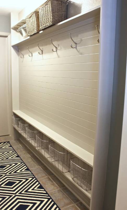 DIY built-in diy mudroom