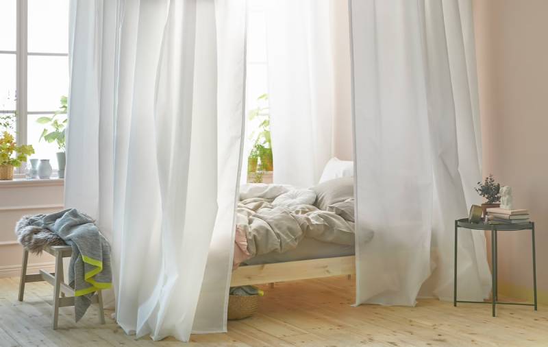 DIY canopy bed