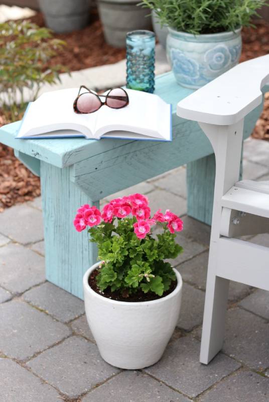 DIY distressed wood outdoor side table