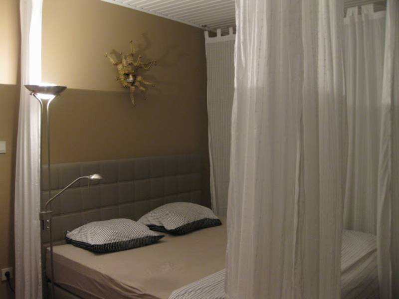 DIY elegant and cheap selfmade canopy bed