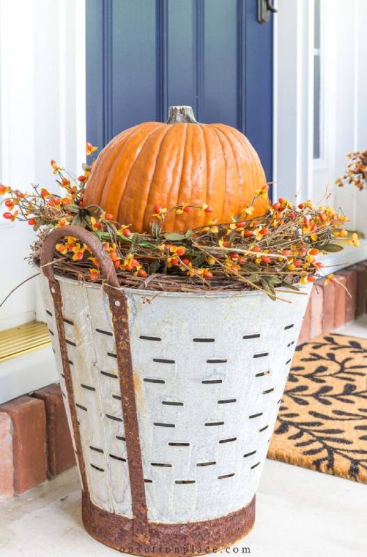 DIY fall pumpkin planters with olive buckets
