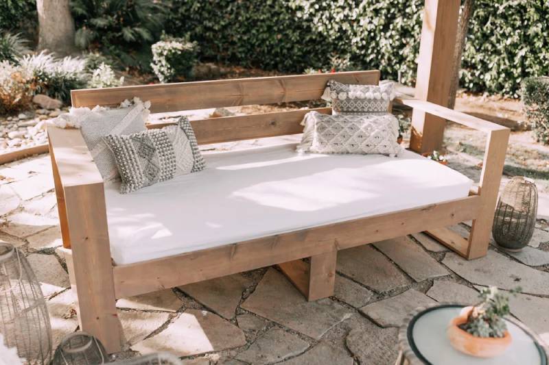 DIY modern outdoor daybed